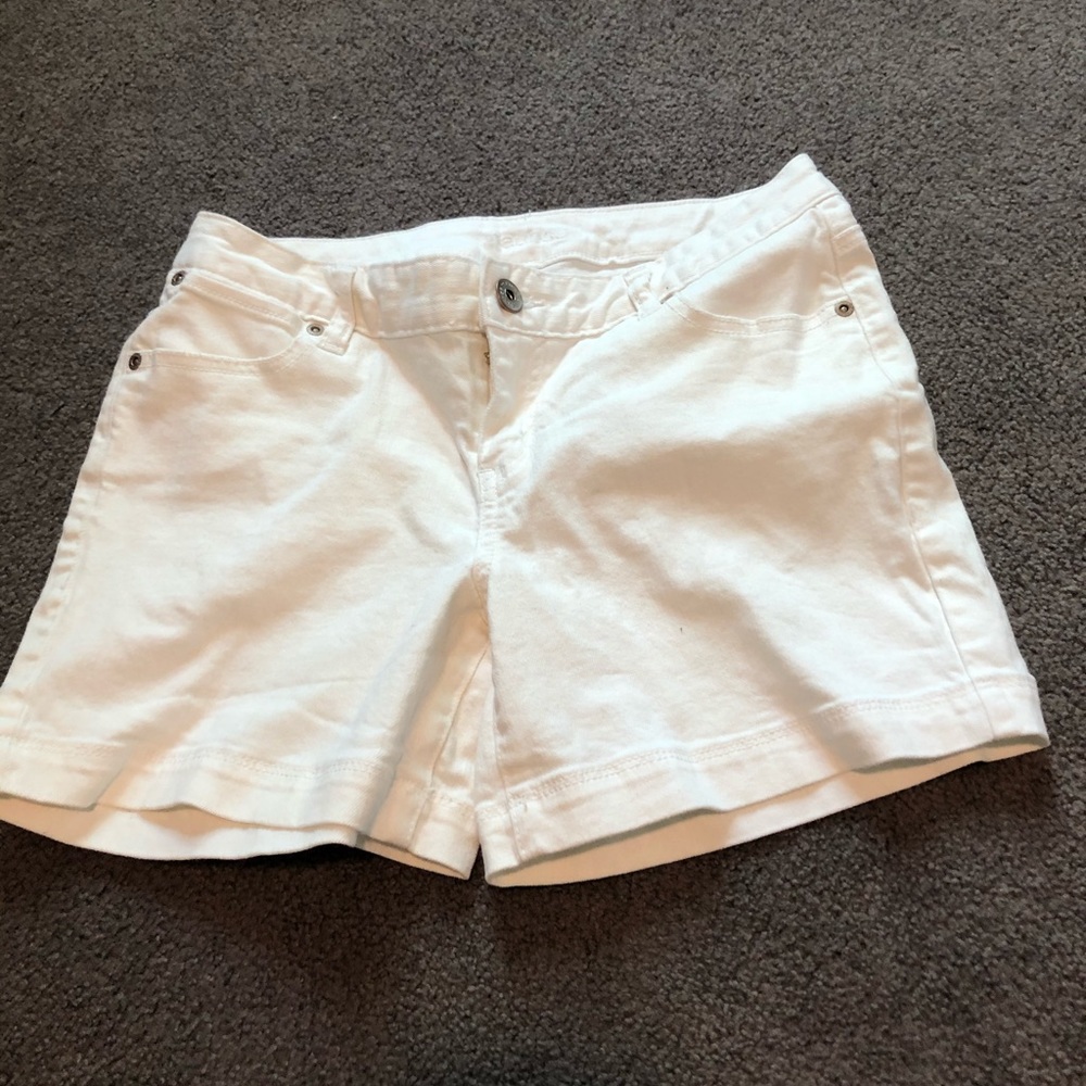 Women’s white jean shorts